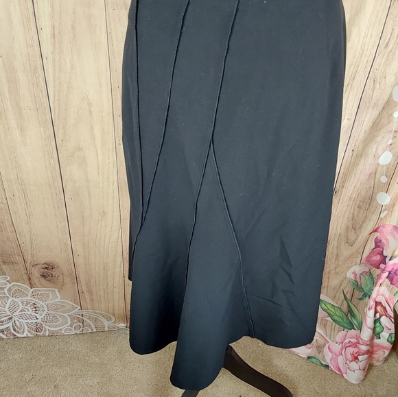 The Limited Stretch Black Midi Skirt With Abstract Lines Pattern - Picture 11 of 12